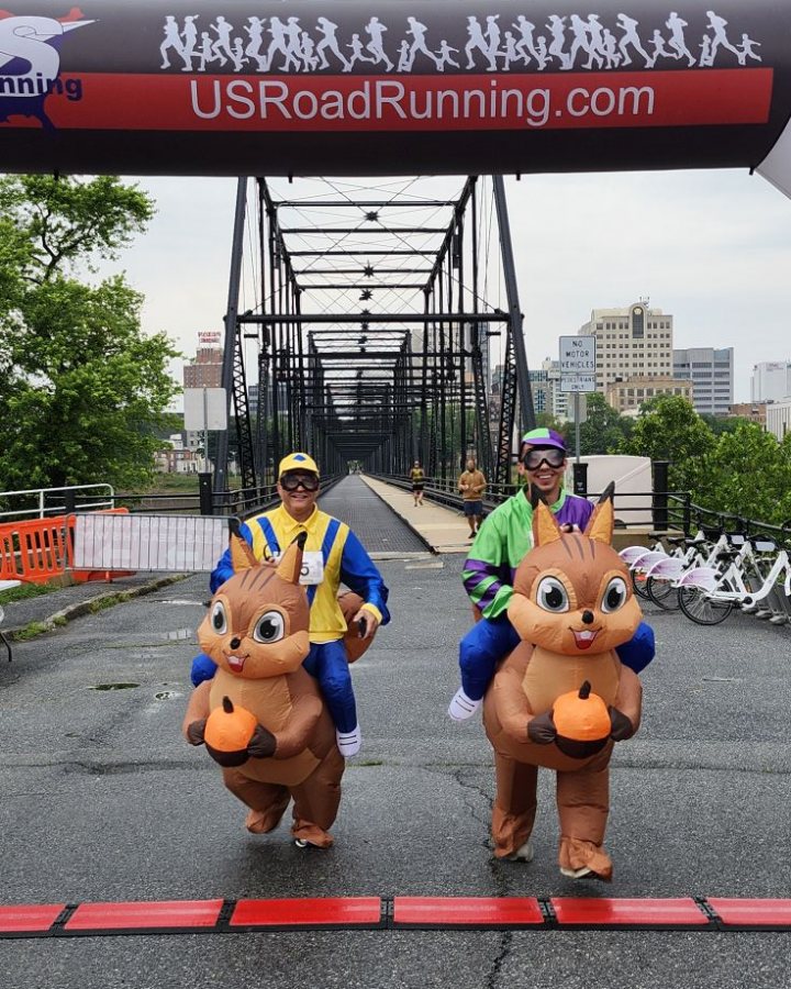 US Road Running race photo - Squirrel